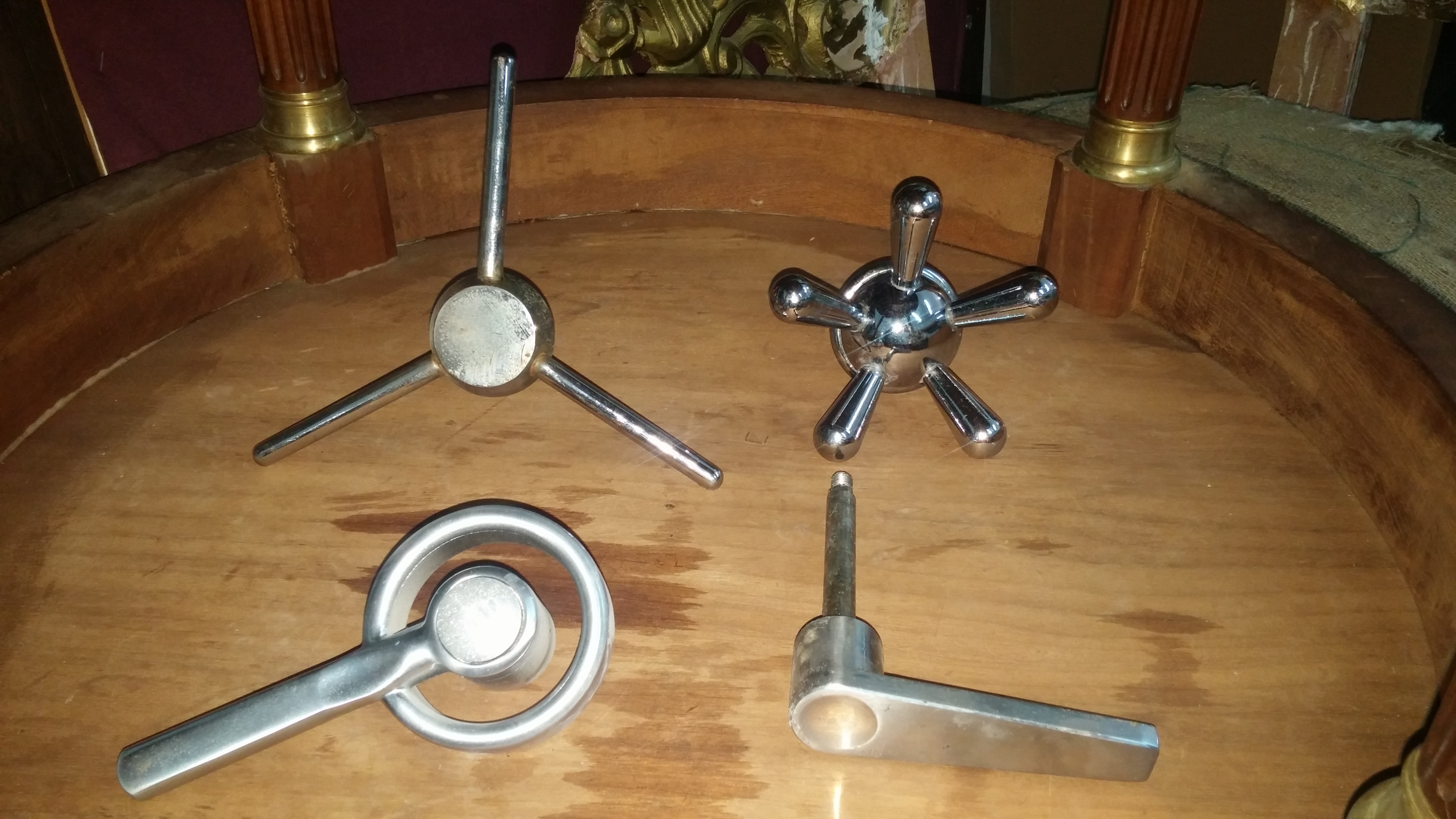 MANETAS Y VOLANTES USADOS DE ALQUILER