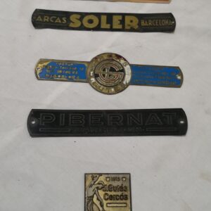 PLACAS Y ESCUDOS DE LAS MARCAS USADOS DE ALQUILER