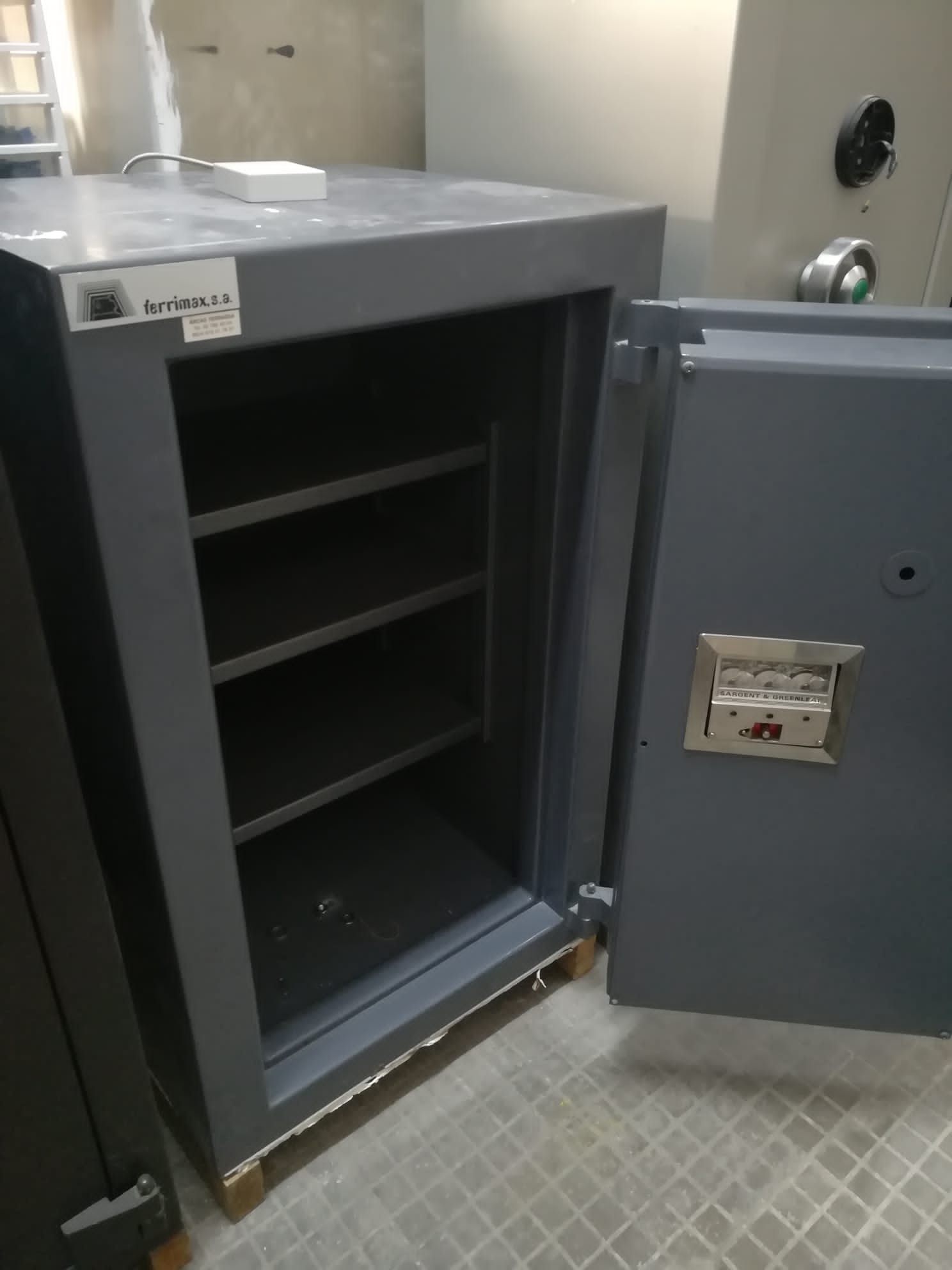 CAJA FUERTE FERRIMAX CF-815 SEGUNDA MANO 2 CAJA FUERTE FERRIMAX CF-815 SEGUNDA MANO