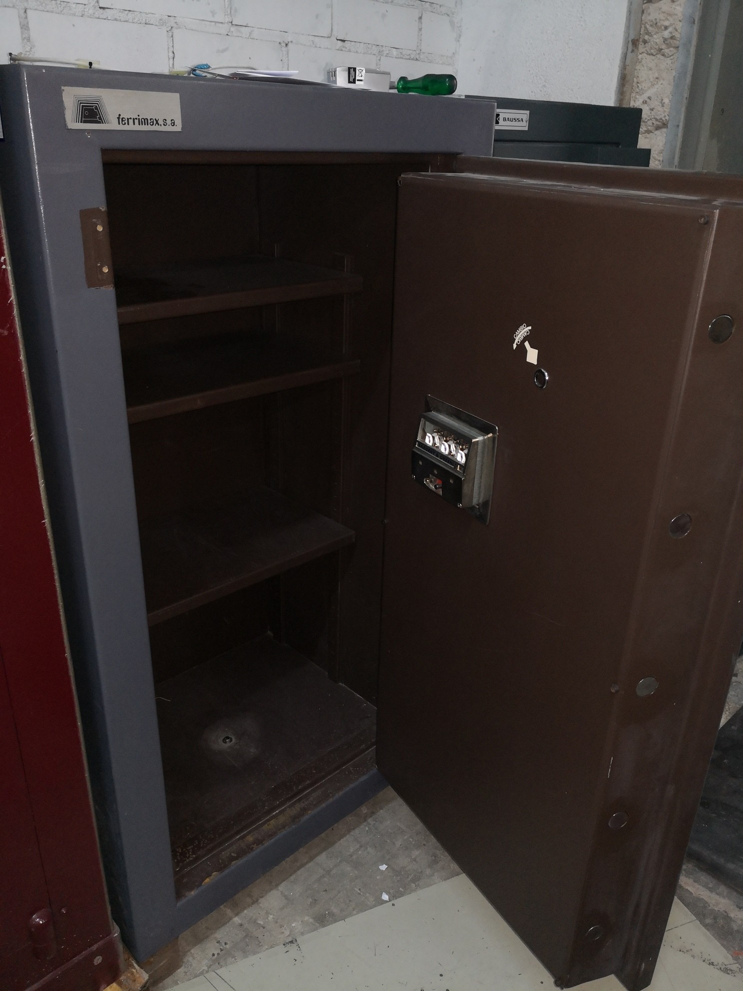 CAJA FUERTE FERRIMAX CF-820 SEGUNDA MANO 2 CAJA FUERTE FERRIMAX CF-820 SEGUNDA MANO