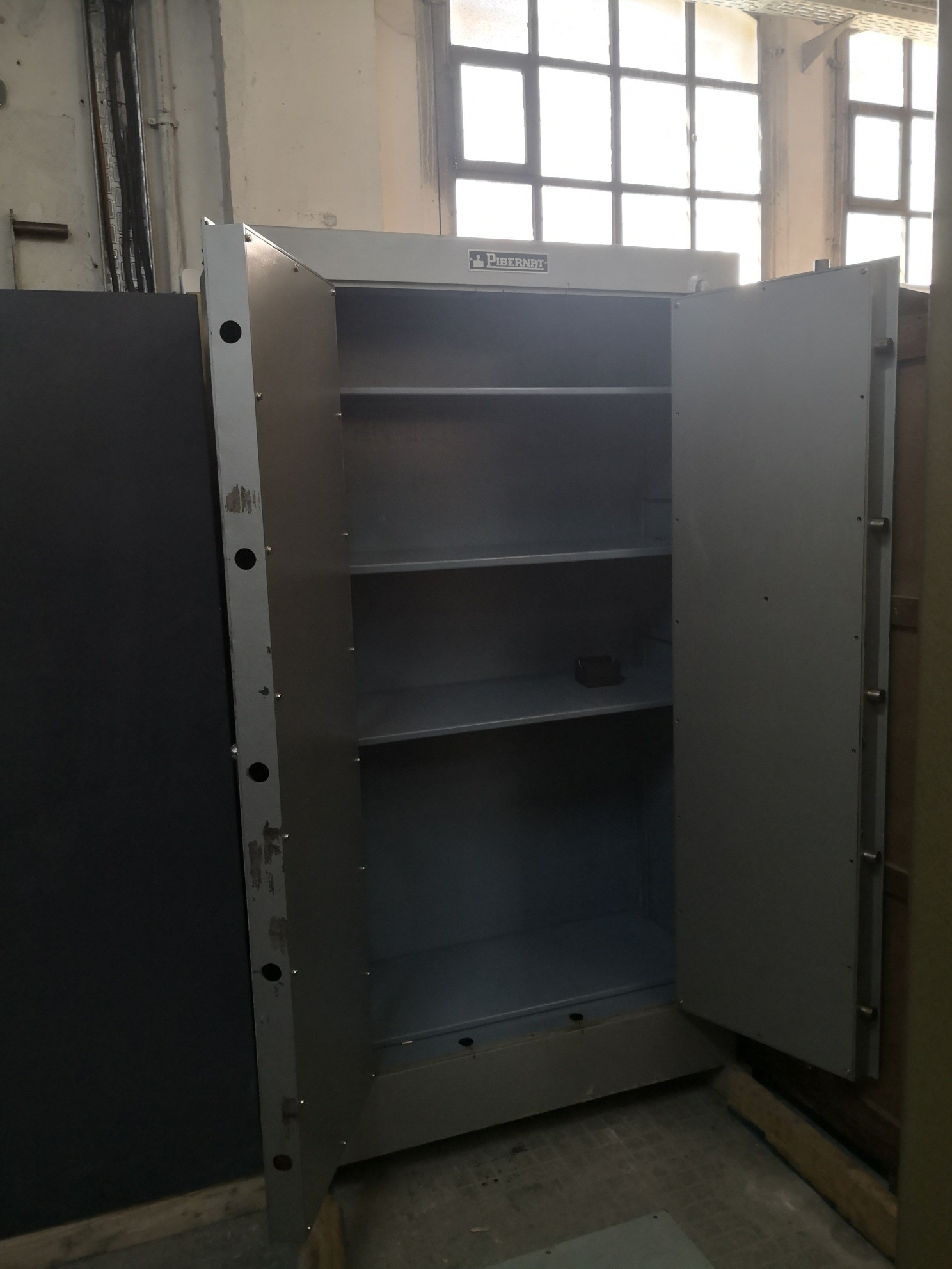 ARMARIO IGNIFUGO Y DE SEGURIDAD PIBERNAT 2 ARMARIO IGNIFUGO Y DE SEGURIDAD PIBERNAT