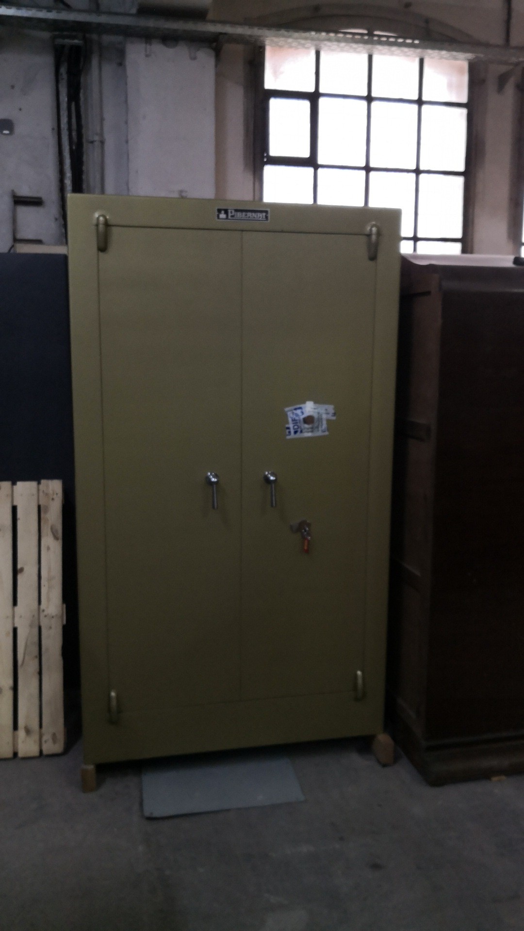 ARMARIO IGNIFUGO Y DE SEGURIDAD PIBERNAT 3 ARMARIO IGNIFUGO Y DE SEGURIDAD PIBERNAT