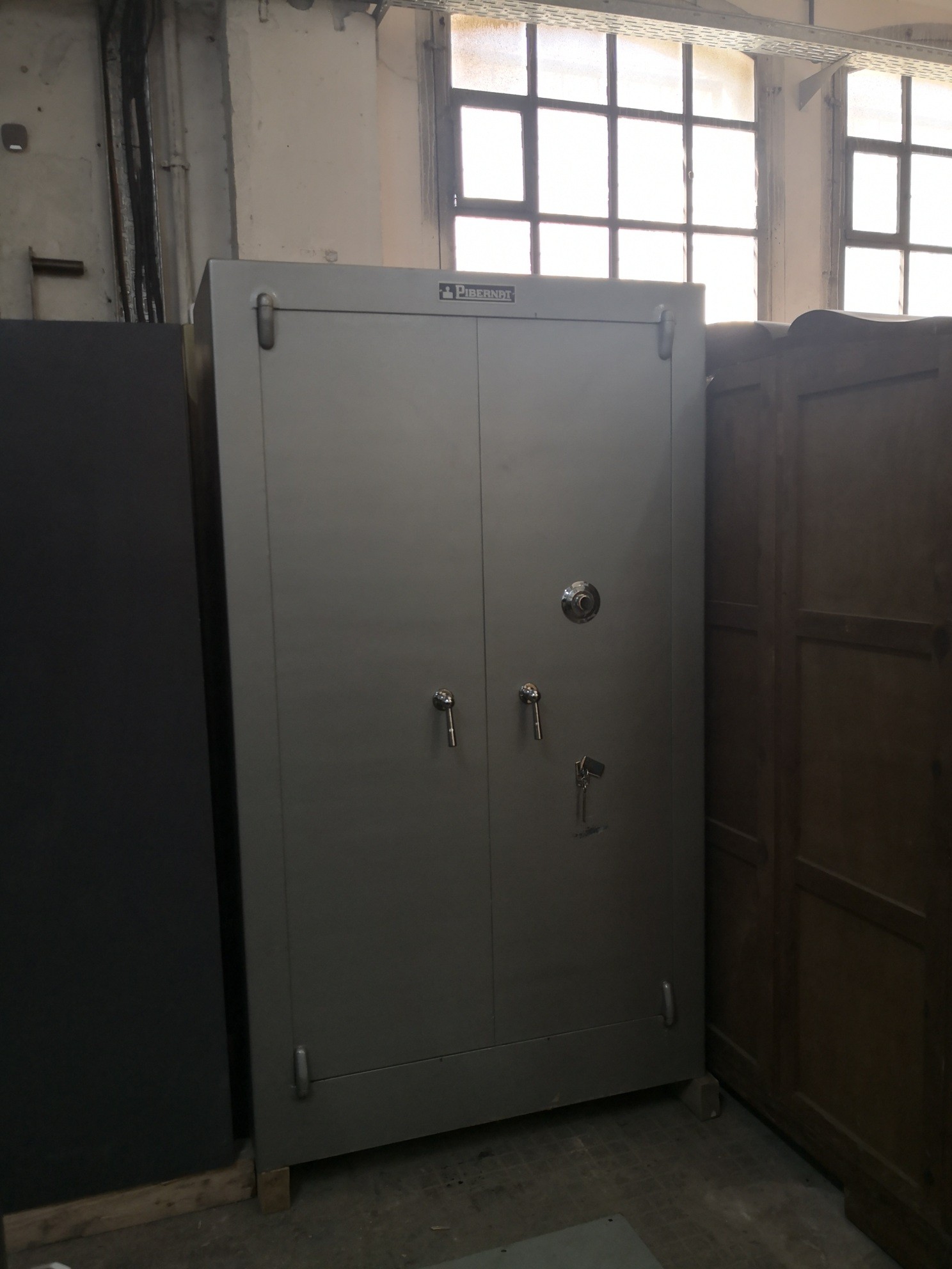 ARMARIO IGNIFUGO Y DE SEGURIDAD PIBERNAT 6 ARMARIO IGNIFUGO Y DE SEGURIDAD PIBERNAT