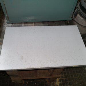 Estante con secreter camuflado y cerradura