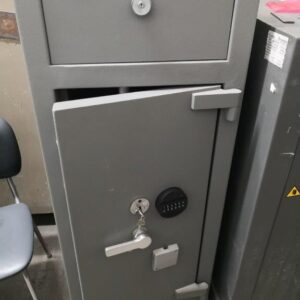 INSTALACION CERRADURAS ELECTRONICAS EN CAJAS FUERTES