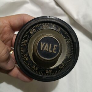 YALE POMO NUMERICO ANTIGUO