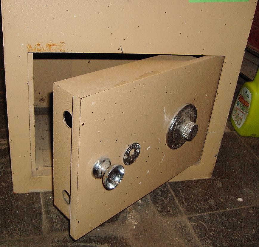 SOLER MURAL CON BUZON FRONTAL