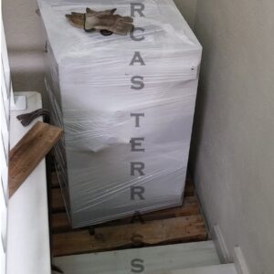 SUBIENDO CAJA FUERTE DE 489KG POR ESCALERA ESTRECHA MEDIANTE TÉCNICAS ESPECIALES