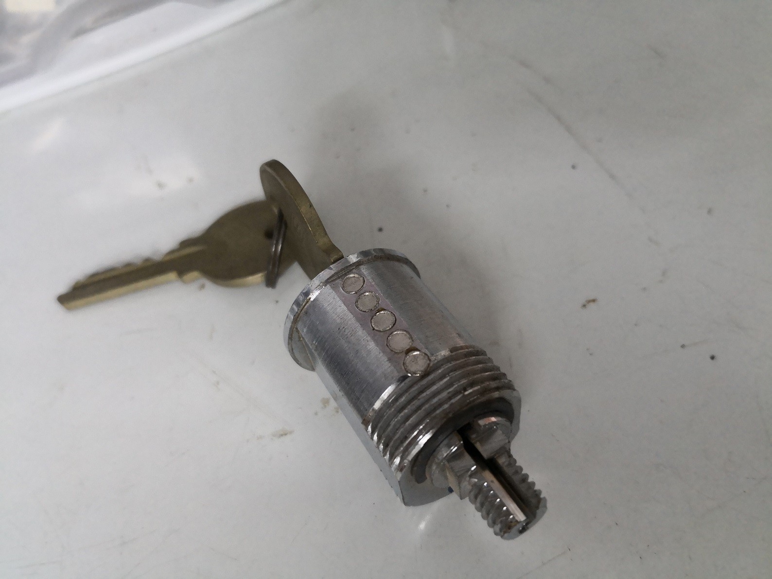 CERRADURA JIS LLAVE SERRETA