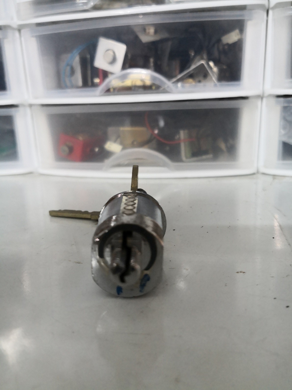 CERRADURA JIS LLAVE SERRETA