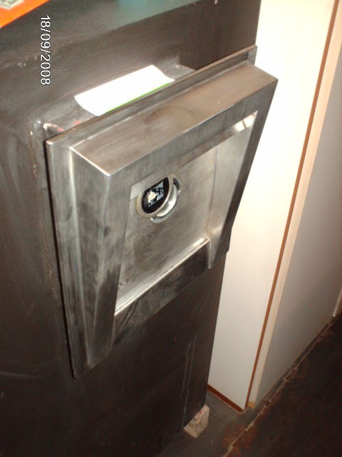 CAJA FUERTE FICHET DS-150 CON TOLVA DE INGRESO OCASION 2 CAJA FUERTE FICHET DS-150 CON TOLVA DE INGRESO OCASION