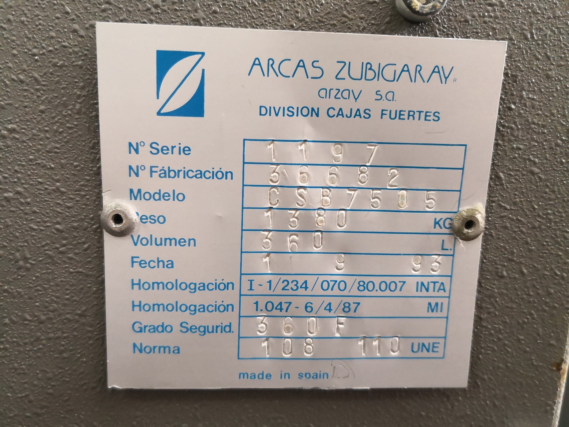 CAJA FUERTE ZUBIGARAY CSB 7505 4 CAJA FUERTE ZUBIGARAY CSB 7505 DE SEGUNDA MANO / OCASIÓN. ALTA SEGURIDAD. CON COMPARTIMENTO INTERIOR