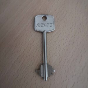 COPIA LLAVE DE EMERGENCIA PARA CAJAS ARFE