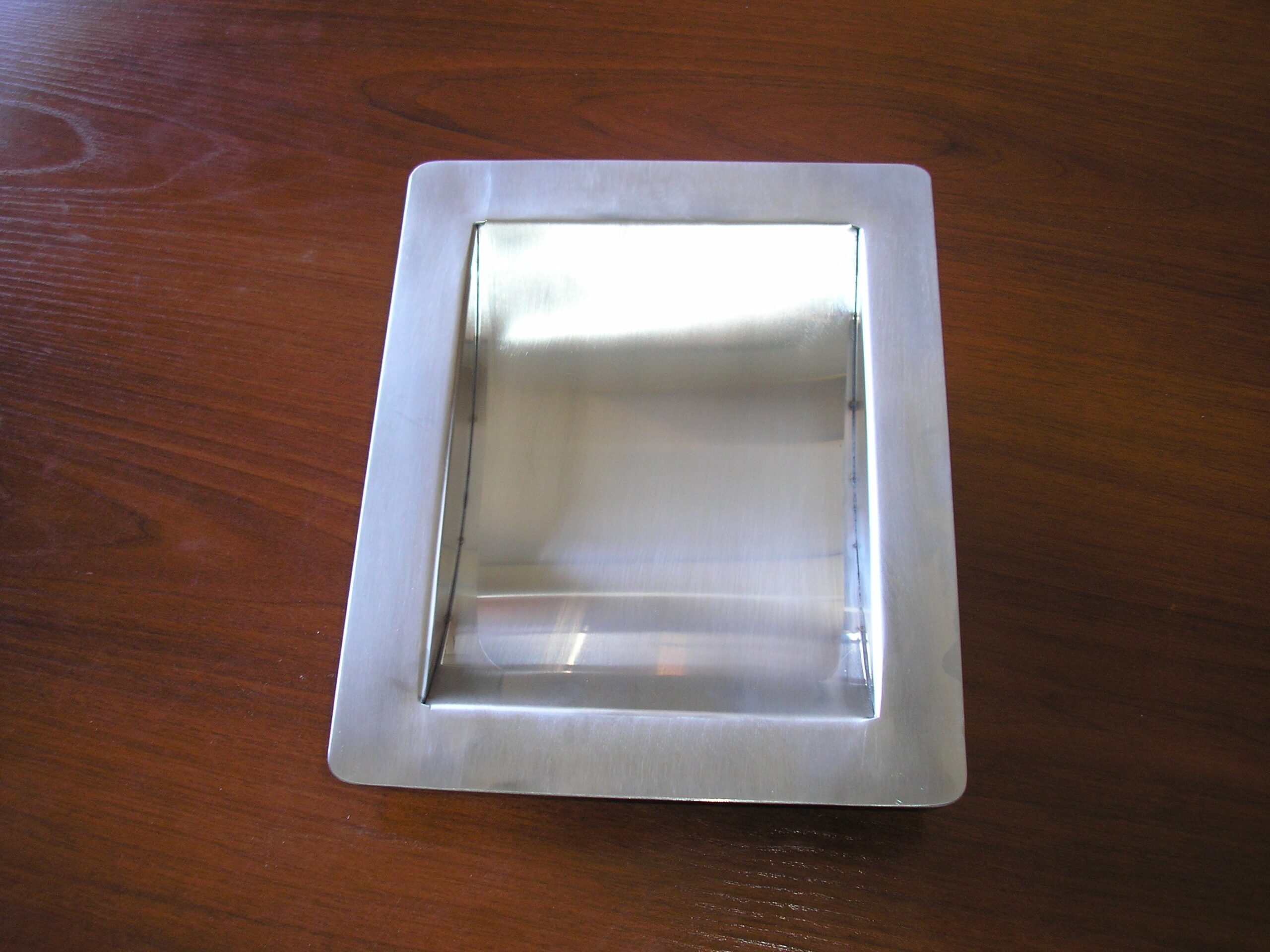 PASAMONEDAS PEQUEÑO ECONOMICO PARA EMPOTRAR. FABRICADO EN ACERO INOXIDABLE. 8