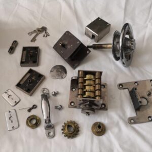 CONJUNTO MECANISMOS CAJA FUERTE SOLER CAPDEVILA  ANTIGUA