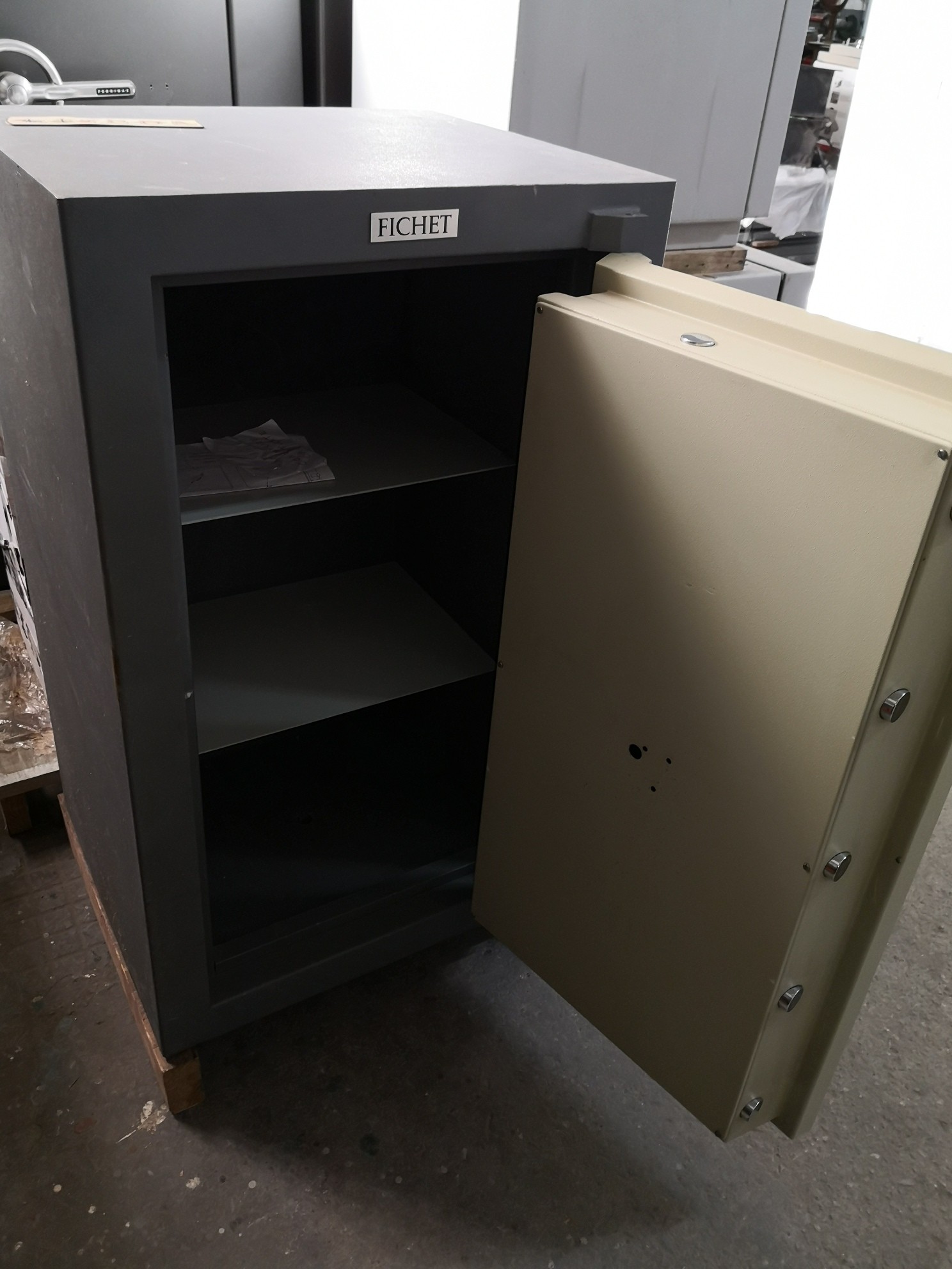 CAJA FUERTE FICHET FR 150 3 CAJA FUERTE SEGUNDA MANO FICHET FR150