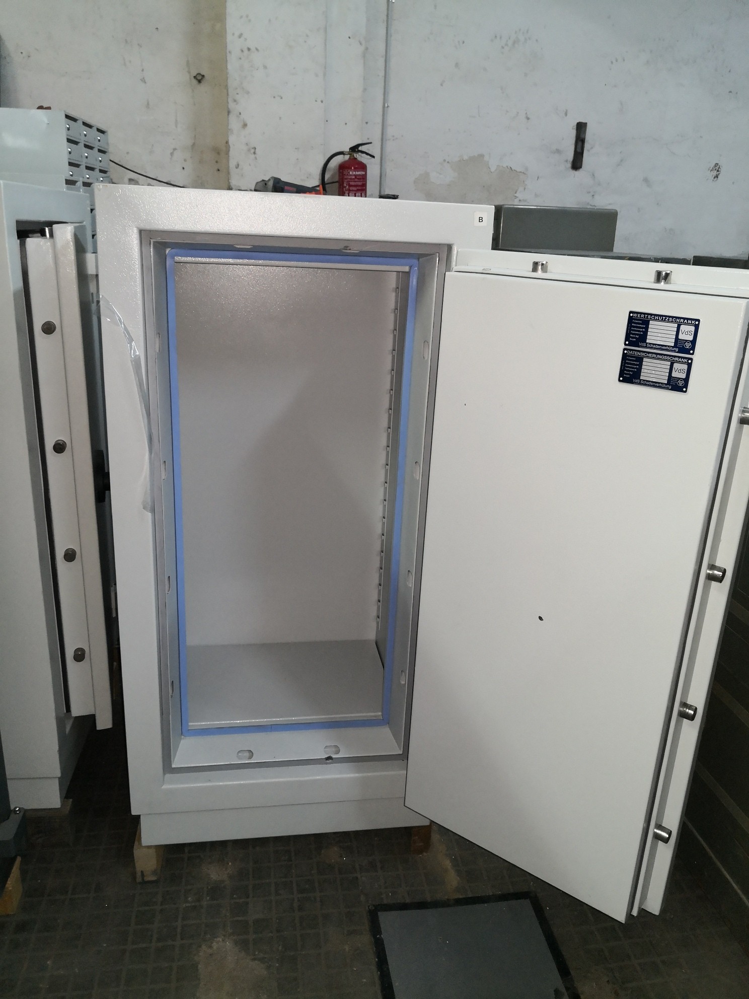 ARMARIO IGNIFUGO HARTMANN TRESORE PAPER DUO 260 G4 2 ARMARIO IGNIFUGO HARTMANN TRESORE PAPER DUO 260 G4 SEGUNDA MANO GRADO I EN 1143-1 ROBO Y FUEGO S120P PAPEL