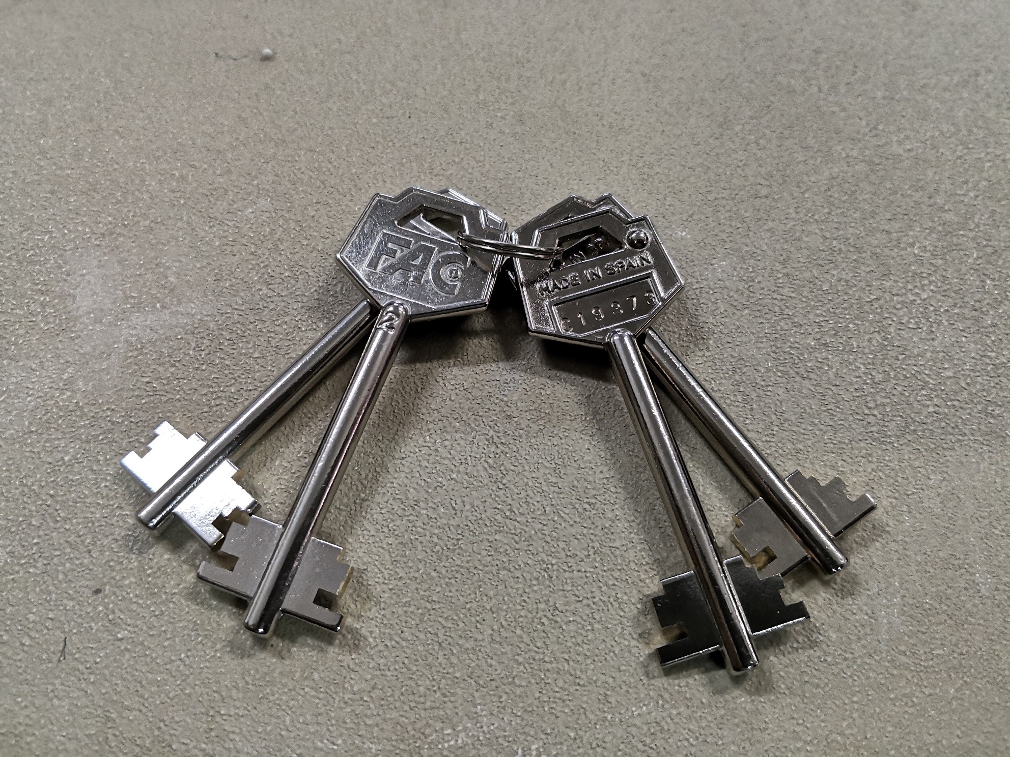 JUEGO COPIAS DE LLAVES PARA CAJAS FAC