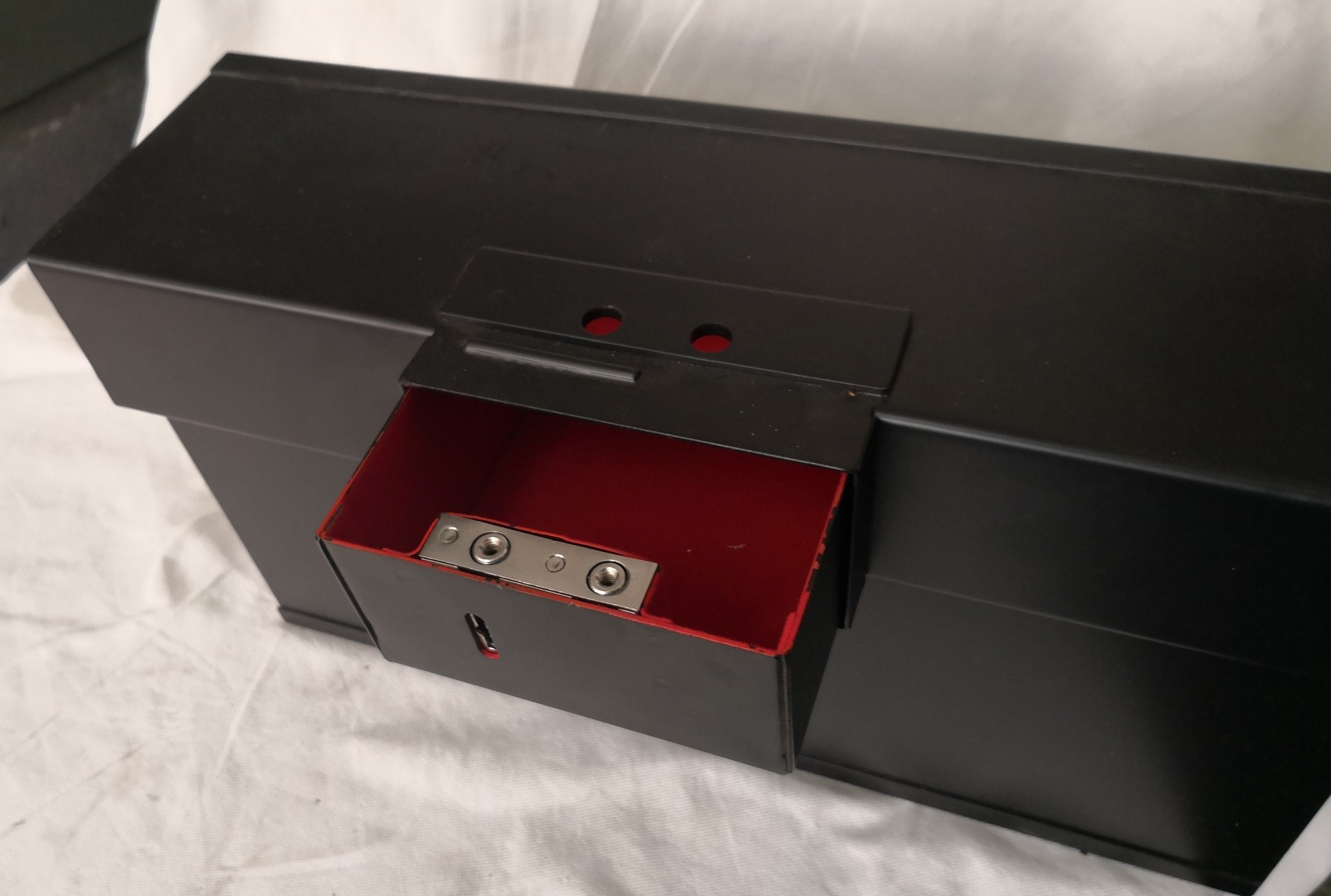 PUERTA CAJA DE CAJA FUERTE CAMUFLADA DE ENCHUFES KAUDALYTA