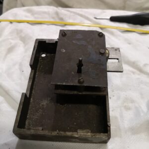 CERRADURA CAJA  FUERTE ANTIGUA  SOBREPONER  SIN GOLPE