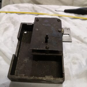 CERRADURA CAJA FUERTE ANTIGUA SOBREPONER SIN GOLPE