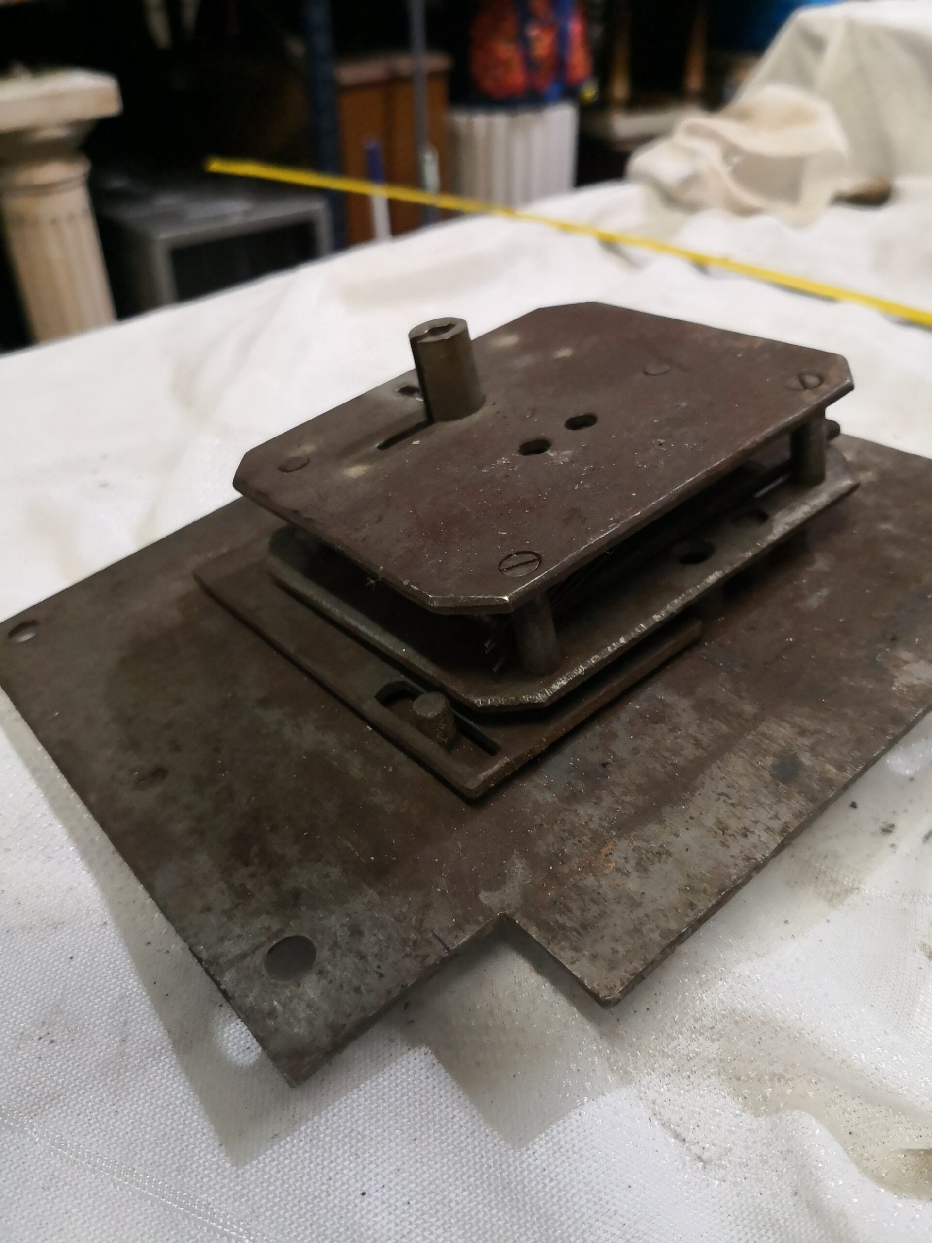 CERRADURA EMBUTIDA PARA CAJA FUERTE ANTIGUA