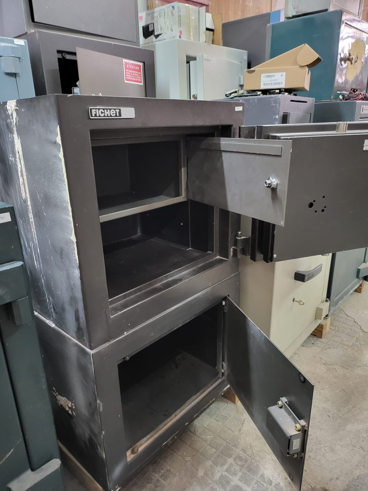 CAJA FUERTE FICHET DS 70 CON ZOCALO 1 CAJA FUERTE FICHET DS 70 BLINDADA SEGUNDA MANO